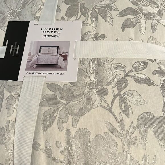 Luxury Hotel Parkview $298 Comforter Mini Set-Full/Queen - Picture 2 of 4